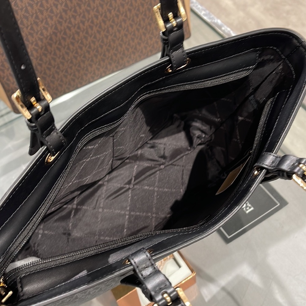 MICHAEL KORS JET SET TRAVEL MEDIUM DOUBLE POCKET TOTE
BLACK SIGNATURE
NWT - Picture 9 of 16